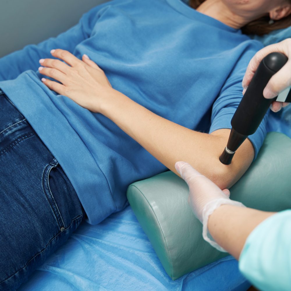 shockwave therapy procedure with pain relief device
